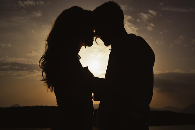 Romantic Love shayari in hindi